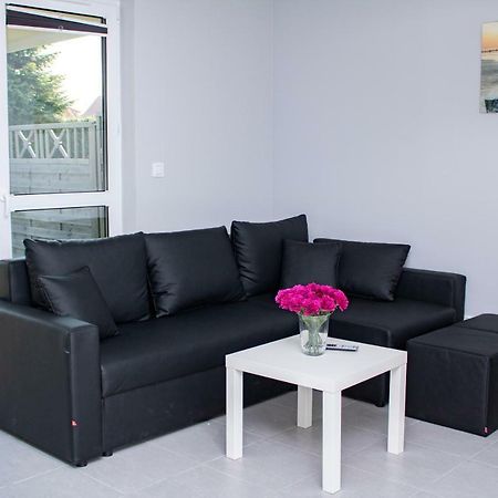Apartament Z Ogrodkiem Trzęsacz Buitenkant foto