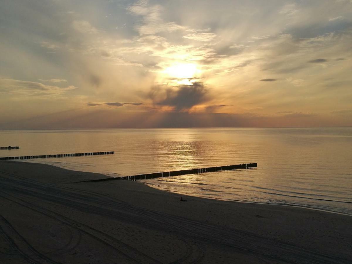 Apartament Z Ogrodkiem Trzęsacz Buitenkant foto