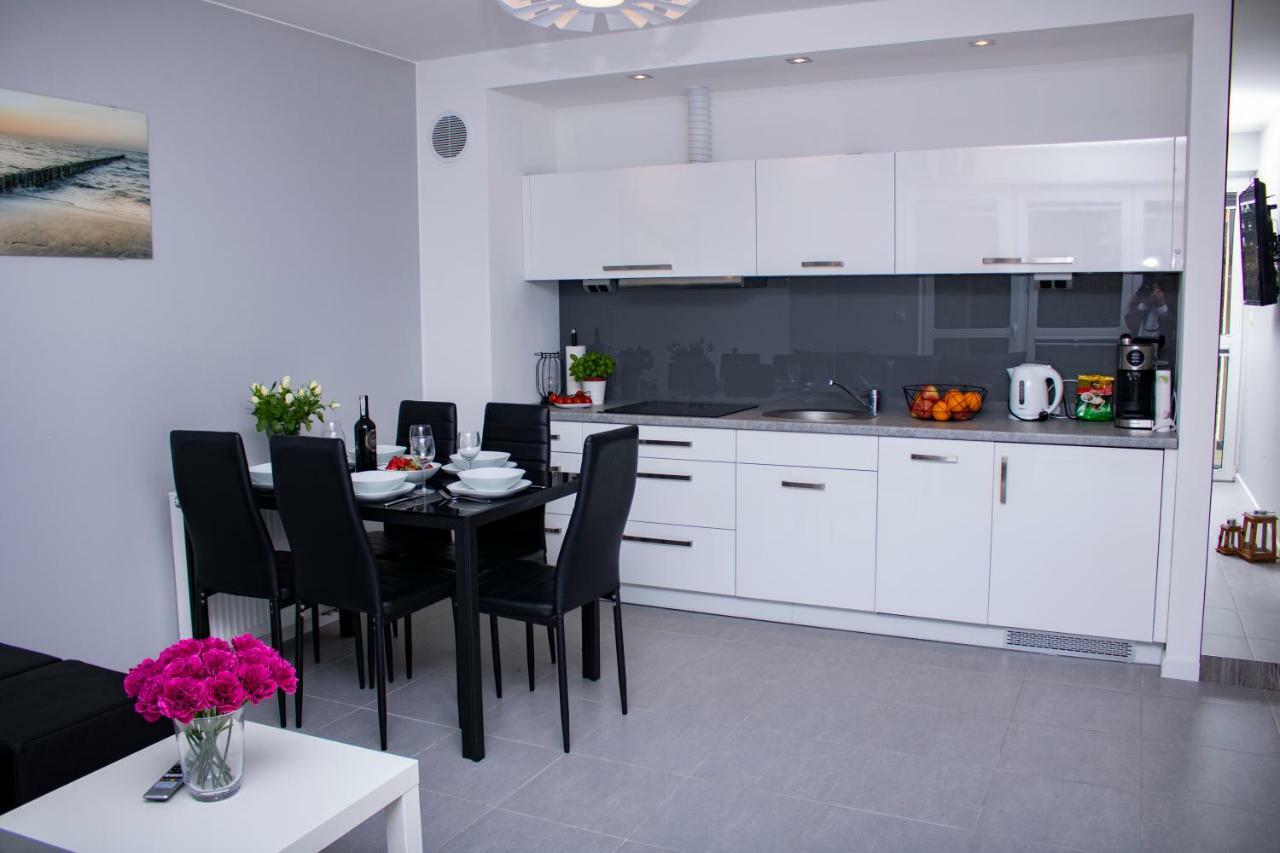 Apartament Z Ogrodkiem Trzęsacz Buitenkant foto