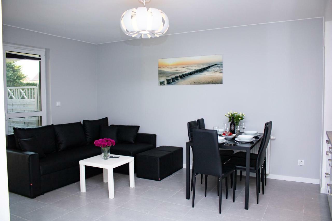 Apartament Z Ogrodkiem Trzęsacz Buitenkant foto
