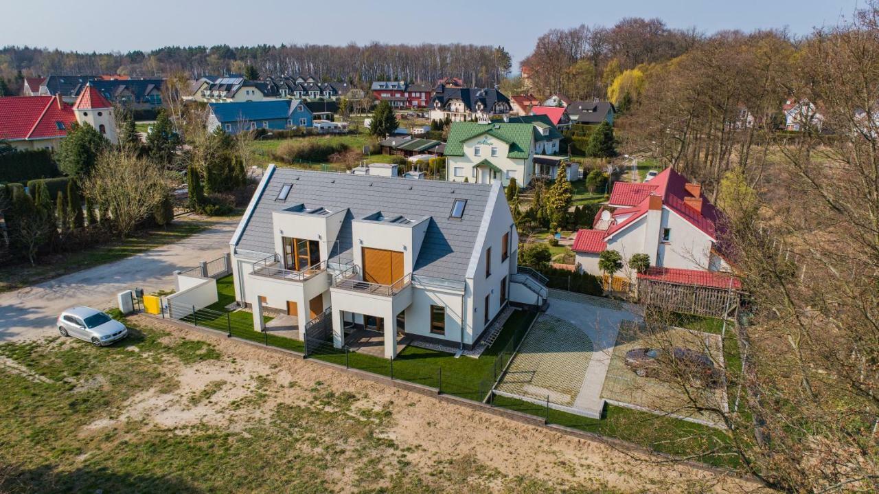 Apartament Z Ogrodkiem Trzęsacz Buitenkant foto