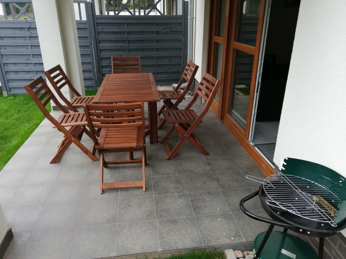 Apartament Z Ogrodkiem Trzęsacz Buitenkant foto